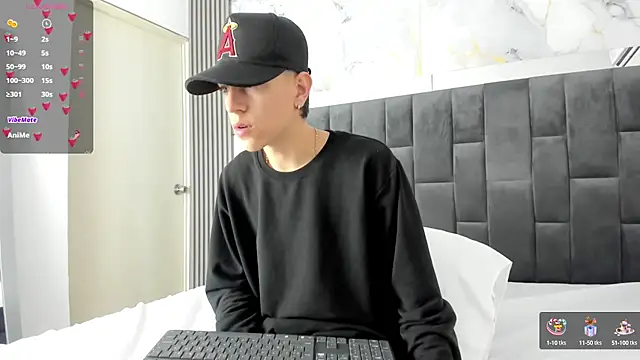 Snapshot of Dei_v_48 chatting on February 2025 06:11:02 AM Dei v 48 online show from February 2025 06:11:02 AM