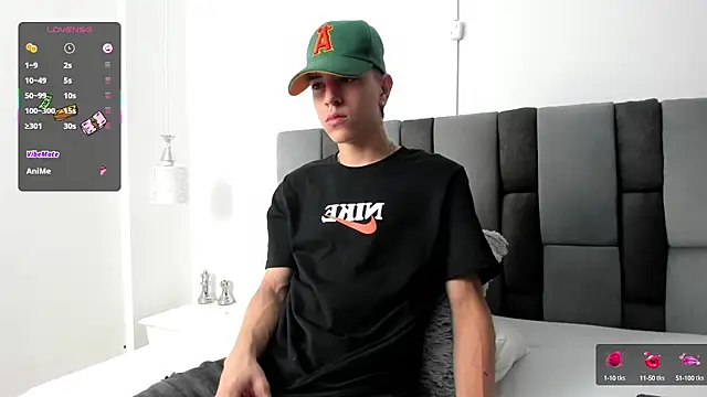 Snapshot of Dei_v_48 chatting on March 2025 07:43:02 PM Dei v 48 online show from March 2025 07:43:02 PM