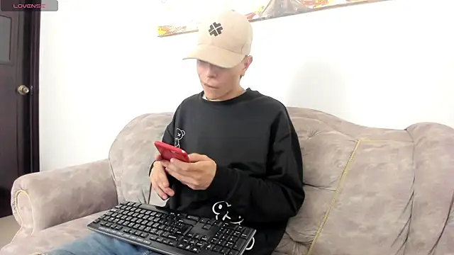 Snapshot of Dei_v_48 chatting on March 2025 04:32:01 AM Dei v 48 online show from March 2025 04:32:01 AM