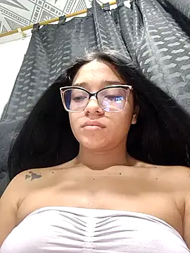 -VICKKY online show from February 2025 01:40:02 PM