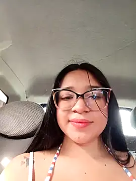 -VICKKY online show from October 2025 01:52:01 PM