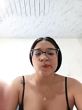 -VICKKY online show from October 2025 01:33:02 PM