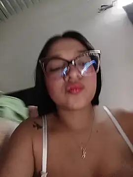 -VICKKY online show from October 2025 02:24:01 AM