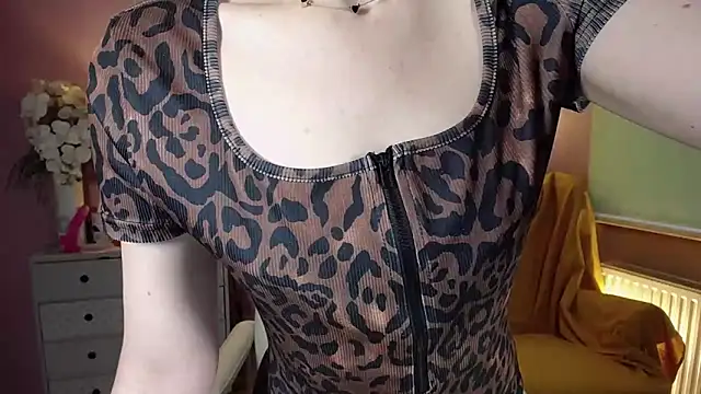 Snapshot of Mia_Tasty chatting on February 2025 07:40:01 AM Mia Tasty online show from February 2025 07:40:01 AM