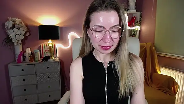 Snapshot of Mia_Tasty chatting on February 2025 05:43:02 PM Mia Tasty online show from February 2025 05:43:02 PM