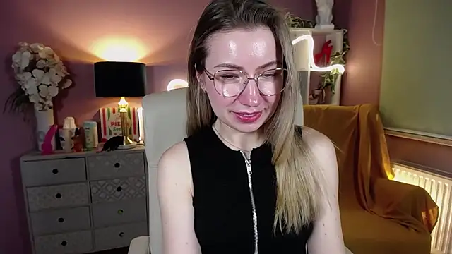 Snapshot of Mia_Tasty chatting on February 2025 08:45:02 PM Mia Tasty online show from February 2025 08:45:02 PM