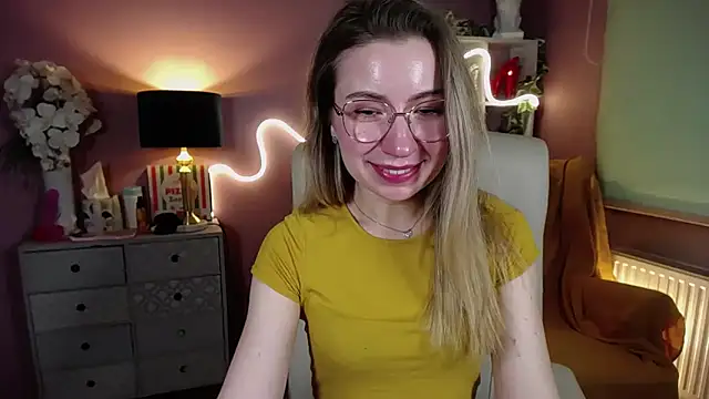 Snapshot of Mia_Tasty chatting on February 2025 01:37:01 PM Mia Tasty online show from February 2025 01:37:01 PM