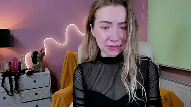 Snapshot of Mia_Tasty chatting on September 2025 06:48:02 AM Mia Tasty online show from September 2025 06:48:02 AM