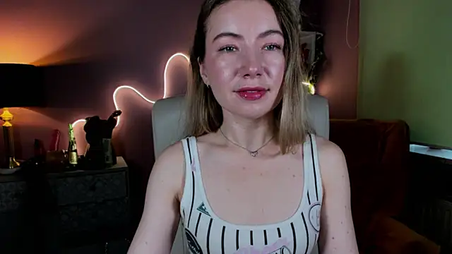 Snapshot of Mia_Tasty chatting on October 2025 01:21:01 PM Mia Tasty online show from October 2025 01:21:01 PM