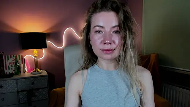 Snapshot of Mia_Tasty chatting on November 2025 02:59:02 PM Mia Tasty online show from November 2025 02:59:02 PM