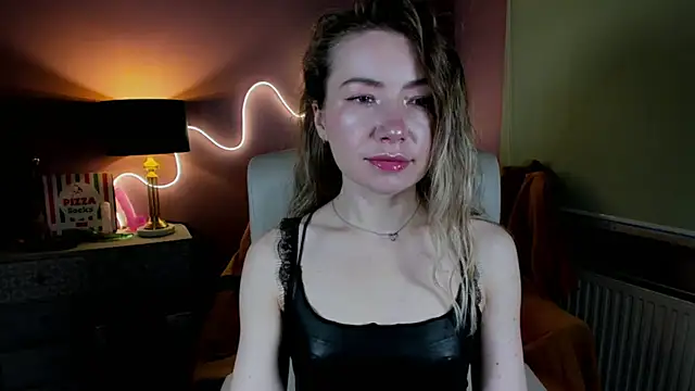 Snapshot of Mia_Tasty chatting on December 2025 07:39:01 AM Mia Tasty online show from December 2025 07:39:01 AM