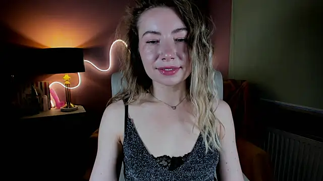 Snapshot of Mia_Tasty chatting on December 2025 02:22:02 PM Mia Tasty online show from December 2025 02:22:02 PM