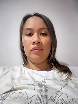 Snapshot of Emiily_lee chatting on June 2026 09:24:01 PM Emiily lee online show from June 2026 09:24:01 PM