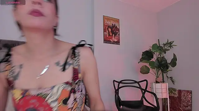 Snapshot of iriiina_veneno chatting on December 2024 10:40:01 PM iriiina veneno online show from December 2024 10:40:01 PM