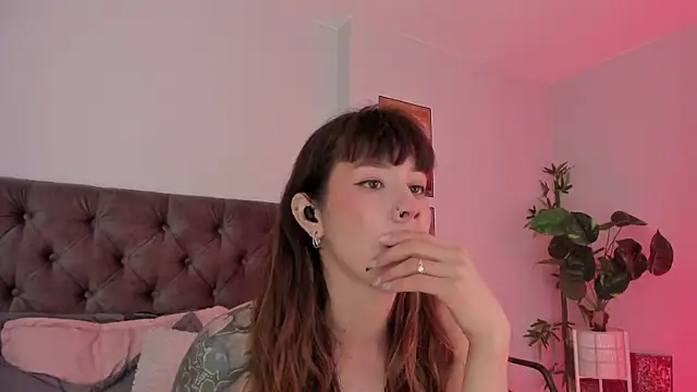 Snapshot of iriiina_veneno chatting on February 2025 04:00:02 PM iriiina veneno online show from February 2025 04:00:02 PM