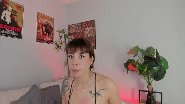 Snapshot of iriiina_veneno chatting on October 2025 10:19:01 PM iriiina veneno online show from October 2025 10:19:01 PM