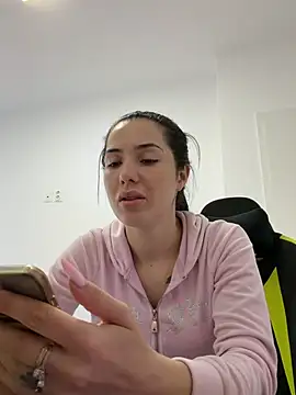 Snapshot of Emmapmg chatting on April 2026 07:04:01 AM Emmapmg online show from April 2026 07:04:01 AM