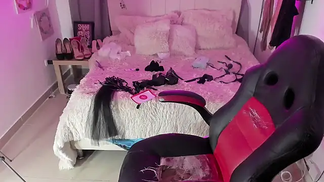 anyclark  online show from October 2025 04:03:02 AM