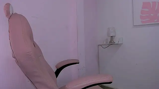 Snapshot of Evelin_shy chatting on March 2026 02:50:02 AM Evelin shy online show from March 2026 02:50:02 AM