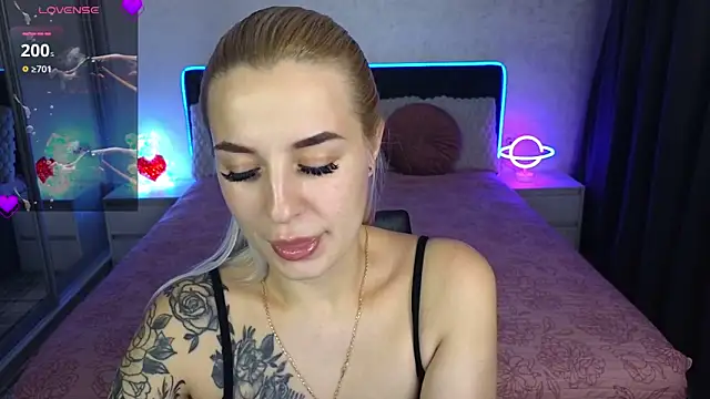 Snapshot of Crystal_Barbie chatting on June 2026 10:44:01 PM Crystal Barbie online show from June 2026 10:44:01 PM