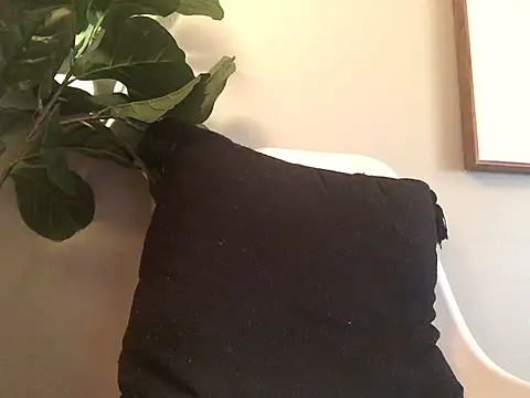 loveofbea online show from December 2024 08:47:02 PM