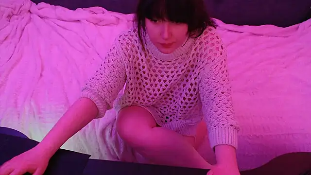 Lynylou online show from December 2024 09:42:02 PM