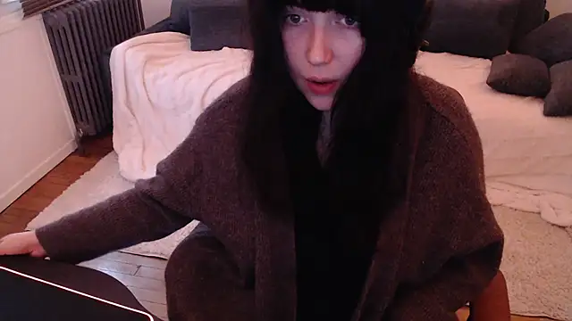 Lynylou online show from December 2024 02:13:01 PM