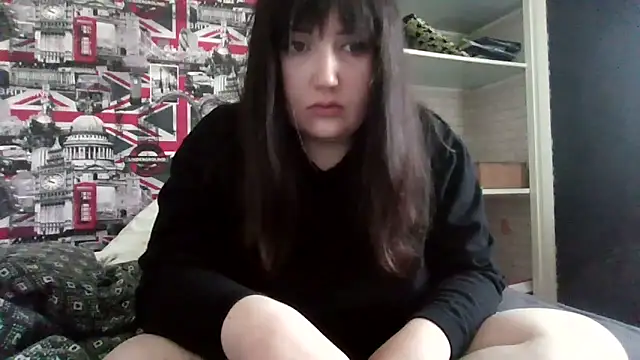 Lynylou online show from November 2025 12:05:01 PM