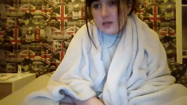 Lynylou online show from November 2025 07:18:01 PM