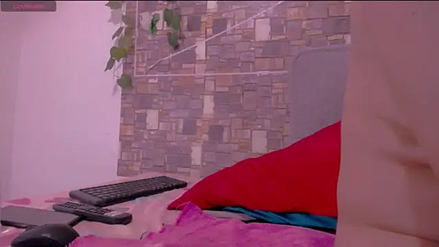 CrazyRousex online show from March 2026 05:08:01 PM