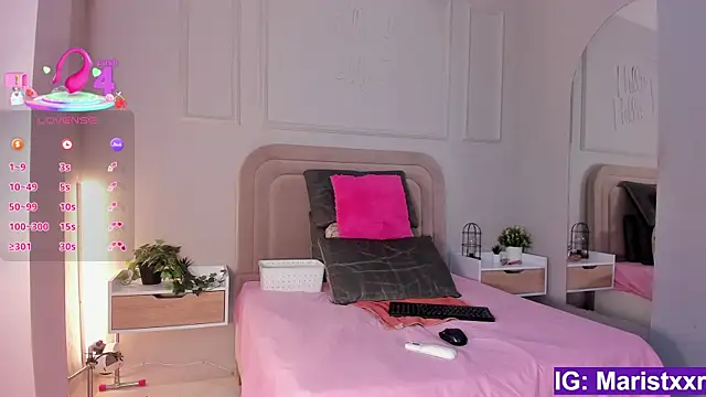 Snapshot of Maristxxr chatting on November 2025 07:35:01 PM Maristxxr online show from November 2025 07:35:01 PM