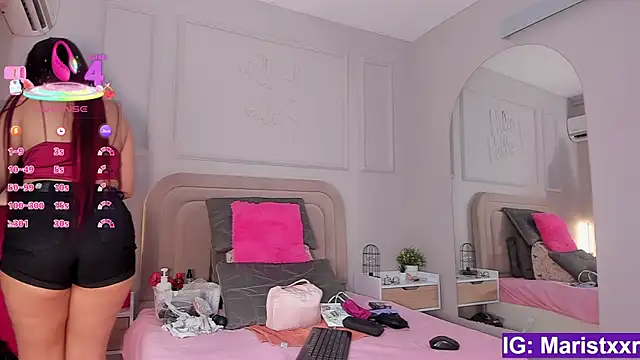 Snapshot of Maristxxr chatting on December 2025 07:43:01 PM Maristxxr online show from December 2025 07:43:01 PM