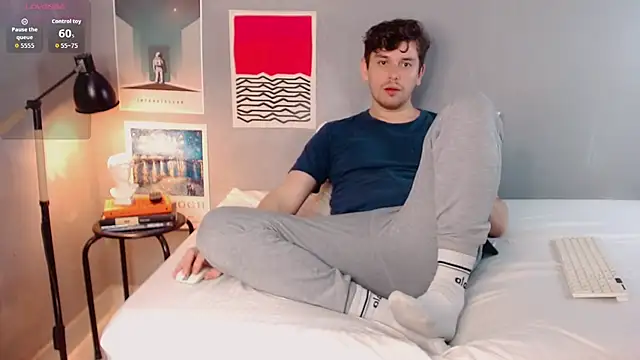 Elio555 online show from December 2025 09:42:02 PM