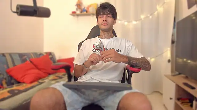 justin stark7 online show from February 2026 07:09:02 PM