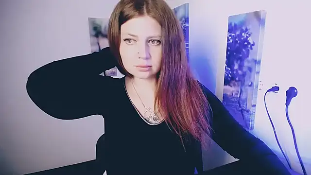 Snapshot of Lizzy_Love chatting on April 2026 10:56:02 PM Lizzy Love online show from April 2026 10:56:02 PM