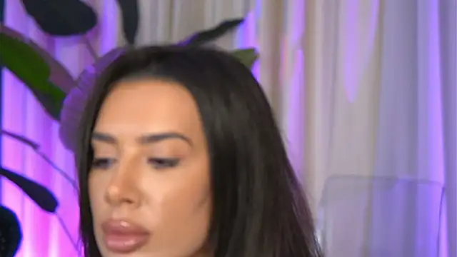 Snapshot of FoxieJullia chatting on November 2025 06:16:02 AM FoxieJullia online show from November 2025 06:16:02 AM