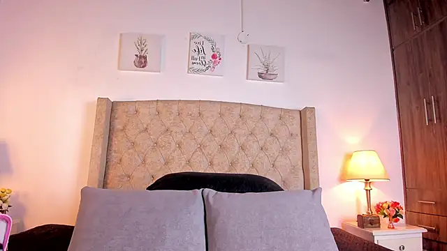 allisson m online show from April 2026 12:12:01 PM