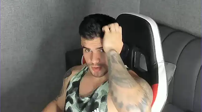 Ricardogo19 online show from March 2025 07:39:01 PM