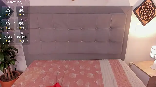 Snapshot of Agatha_Vixen chatting on February 2025 06:24:01 PM Agatha Vixen online show from February 2025 06:24:01 PM