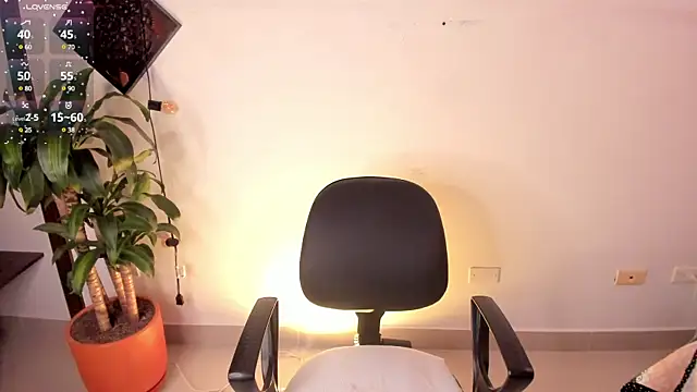 Snapshot of Agatha_Vixen chatting on March 2025 03:18:02 PM Agatha Vixen online show from March 2025 03:18:02 PM