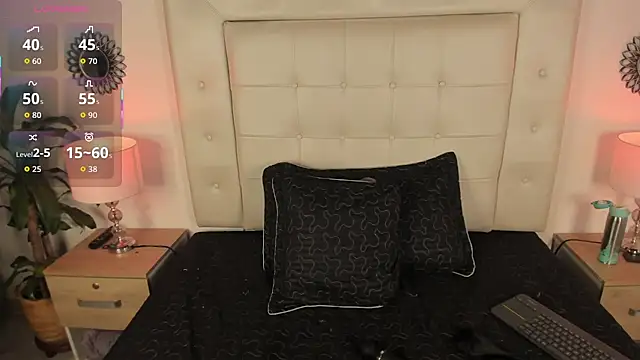 Snapshot of Agatha_Vixen chatting on September 2025 12:38:02 PM Agatha Vixen online show from September 2025 12:38:02 PM