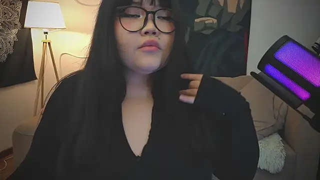 Snapshot of LeyaKan chatting on February 2025 10:13:02 AM LeyaKan online show from February 2025 10:13:02 AM