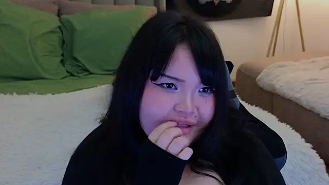 Snapshot of LeyaKan chatting on March 2025 12:05:02 AM LeyaKan online show from March 2025 12:05:02 AM