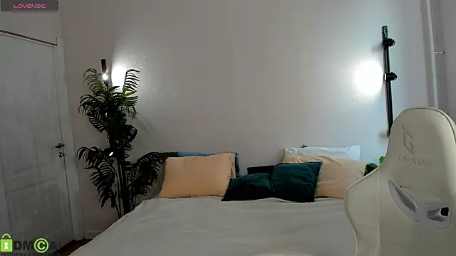 Valerie Woods online show from July 2026 01:07:02 AM