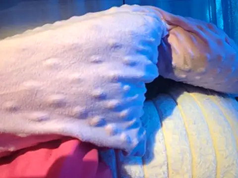 Snapshot of gurlnips chatting on October 2025 08:49:01 AM gurlnips online show from October 2025 08:49:01 AM