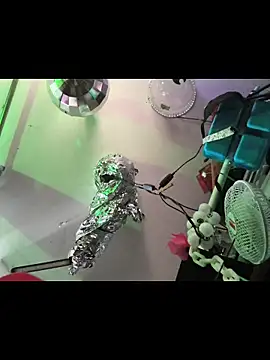 gurlnips online show from January 2026 11:18:01 PM