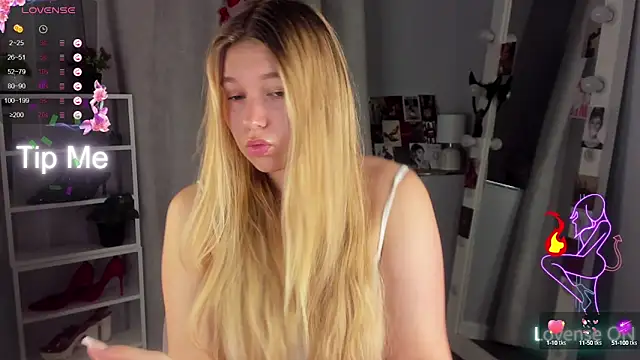 Rebecca Kelly online show from September 2025 01:39:02 AM