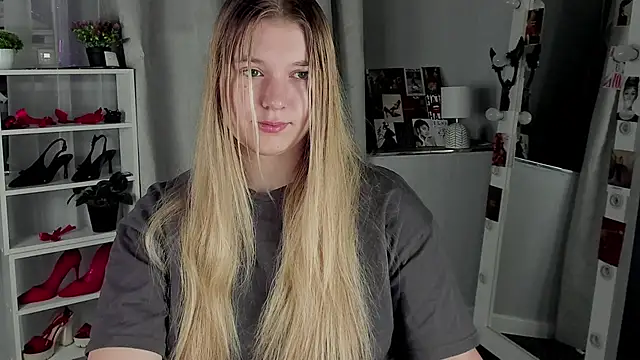 Rebecca Kelly online show from November 2025 02:10:01 AM