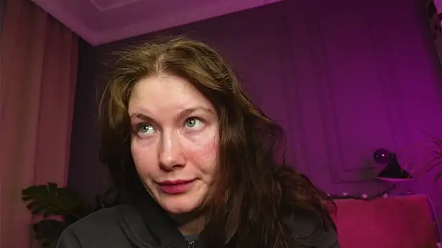 Liv Fay online show from December 2025 02:13:01 PM