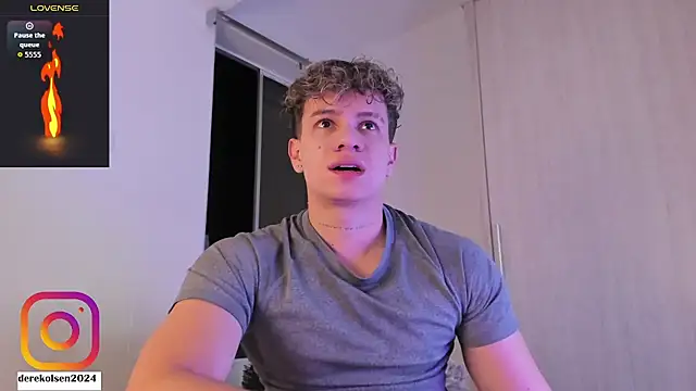 Snapshot of DerekOlsen chatting on October 2025 02:52:01 AM DerekOlsen online show from October 2025 02:52:01 AM